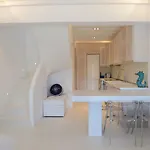 Luxury White Maisonette קלפטיס