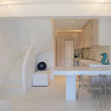 Luxury White Maisonette 칼라파티스