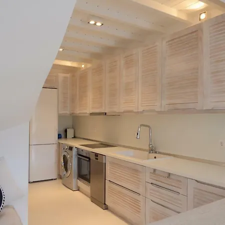 Luxury White Maisonette 빌라 *