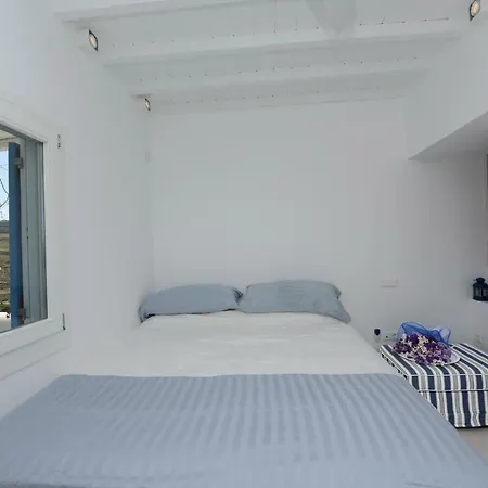 Luxury White Maisonette וילה *